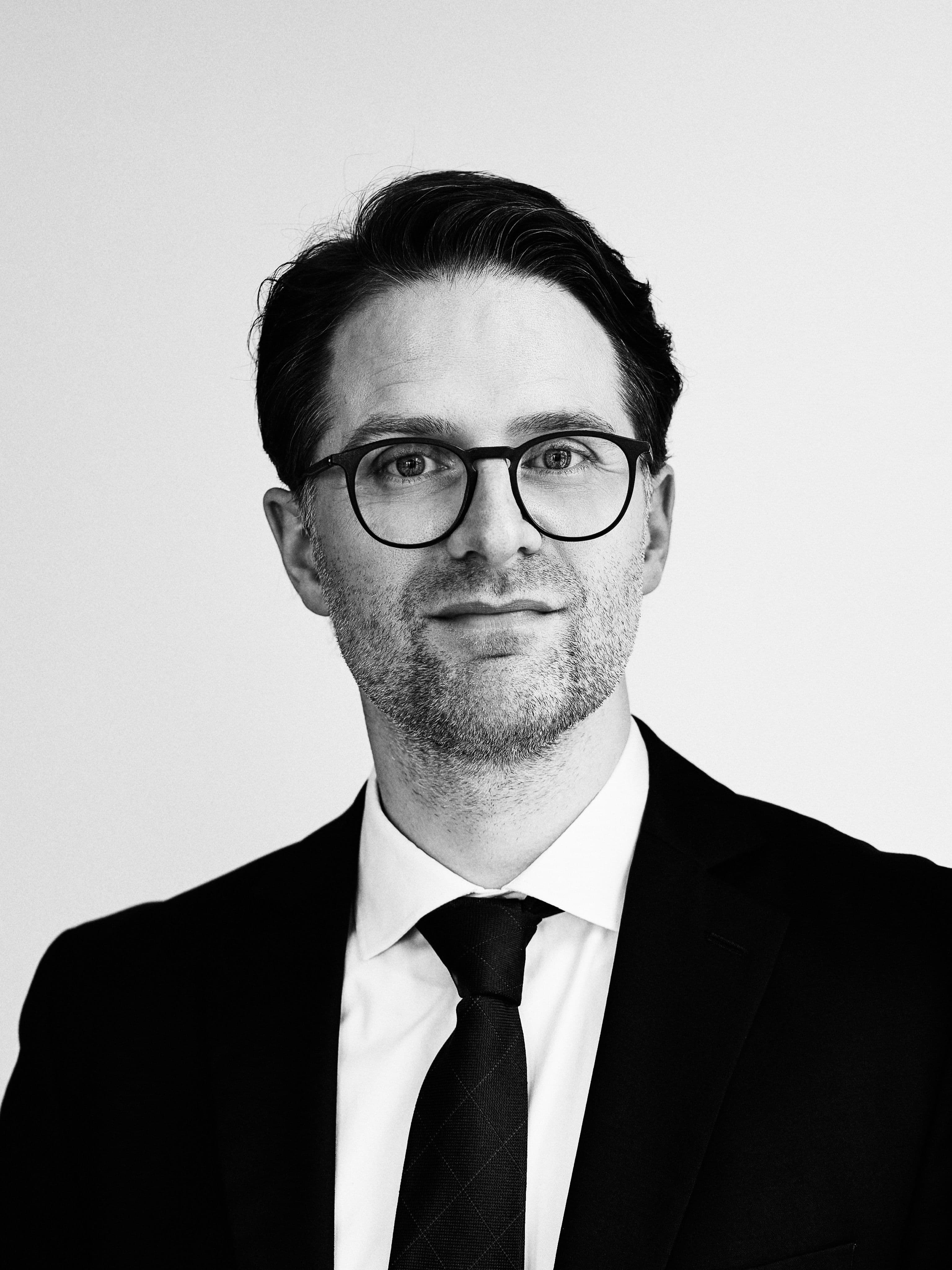 † Dr. Philipp Schön