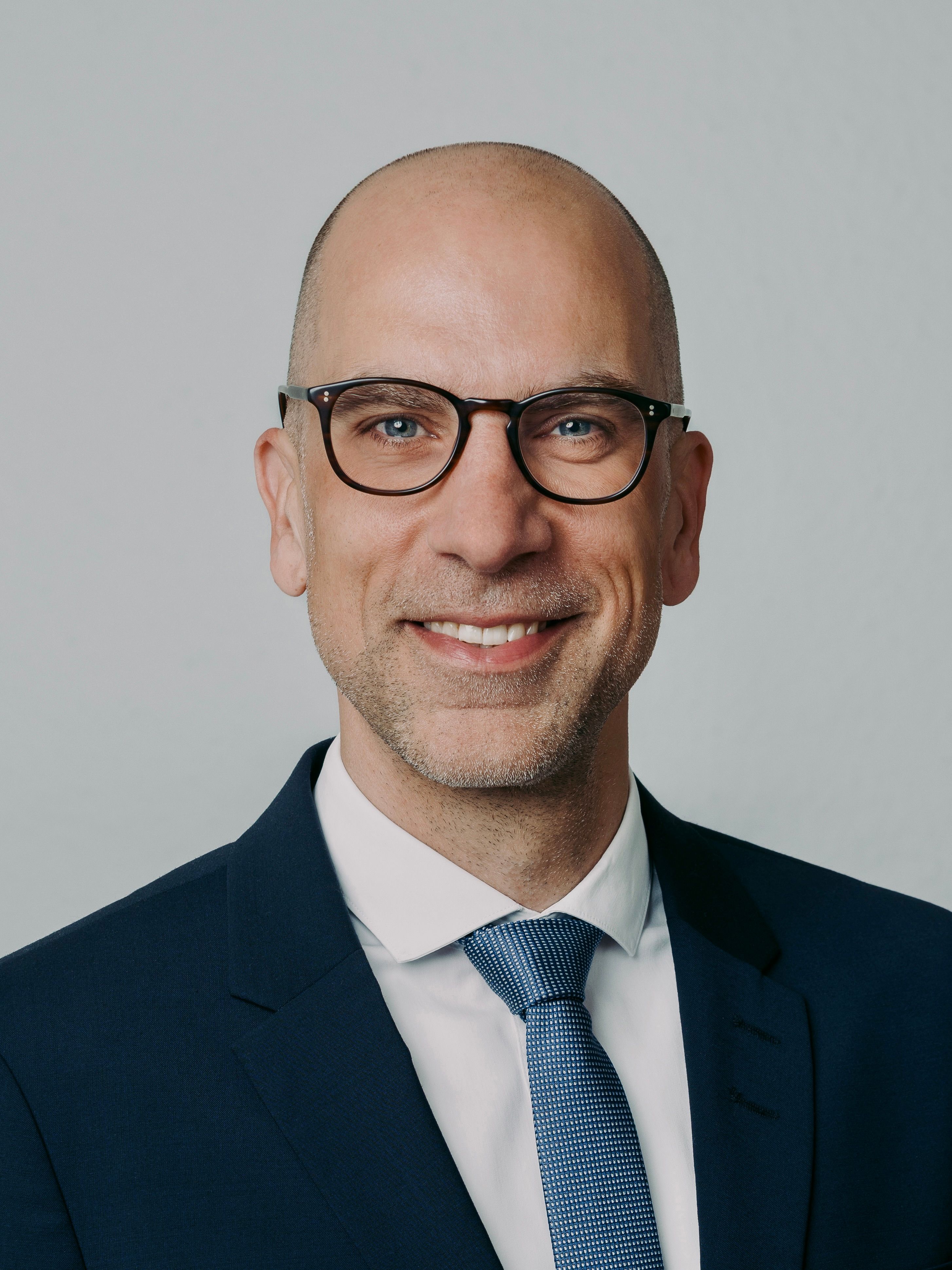 Dr. Deniz Hoffmann