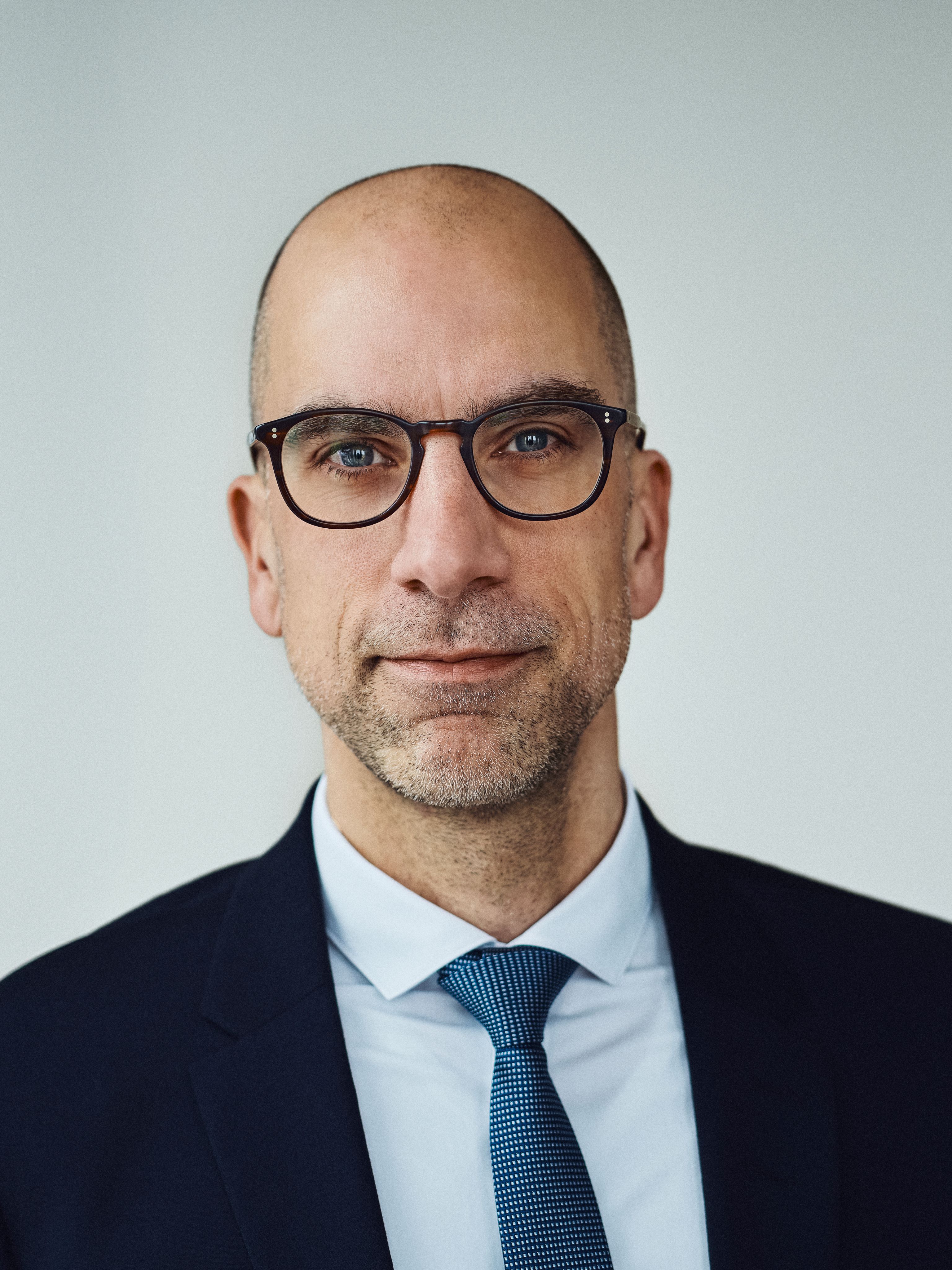 Dr. Deniz Hoffmann