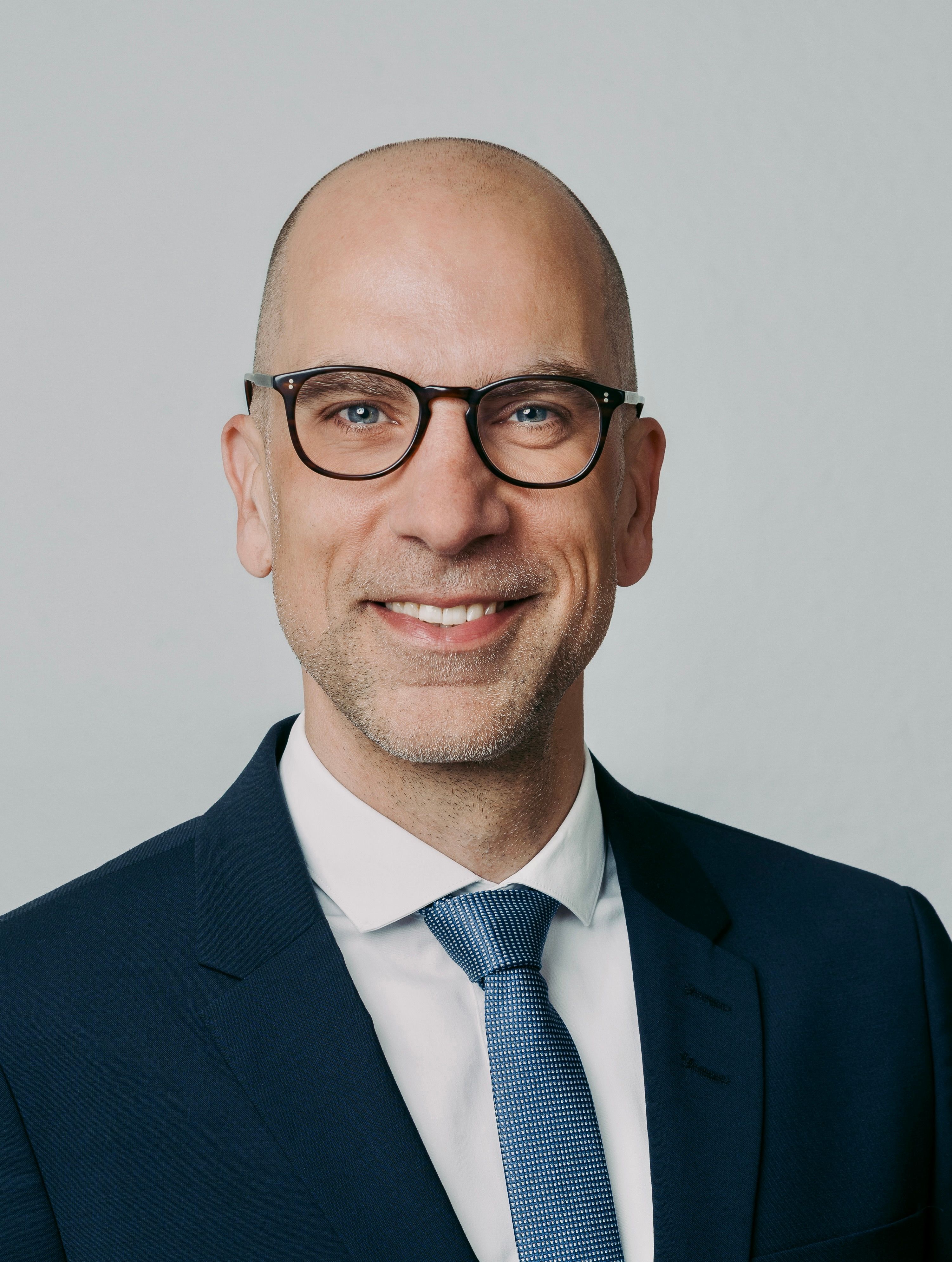 Dr. Deniz Hoffmann