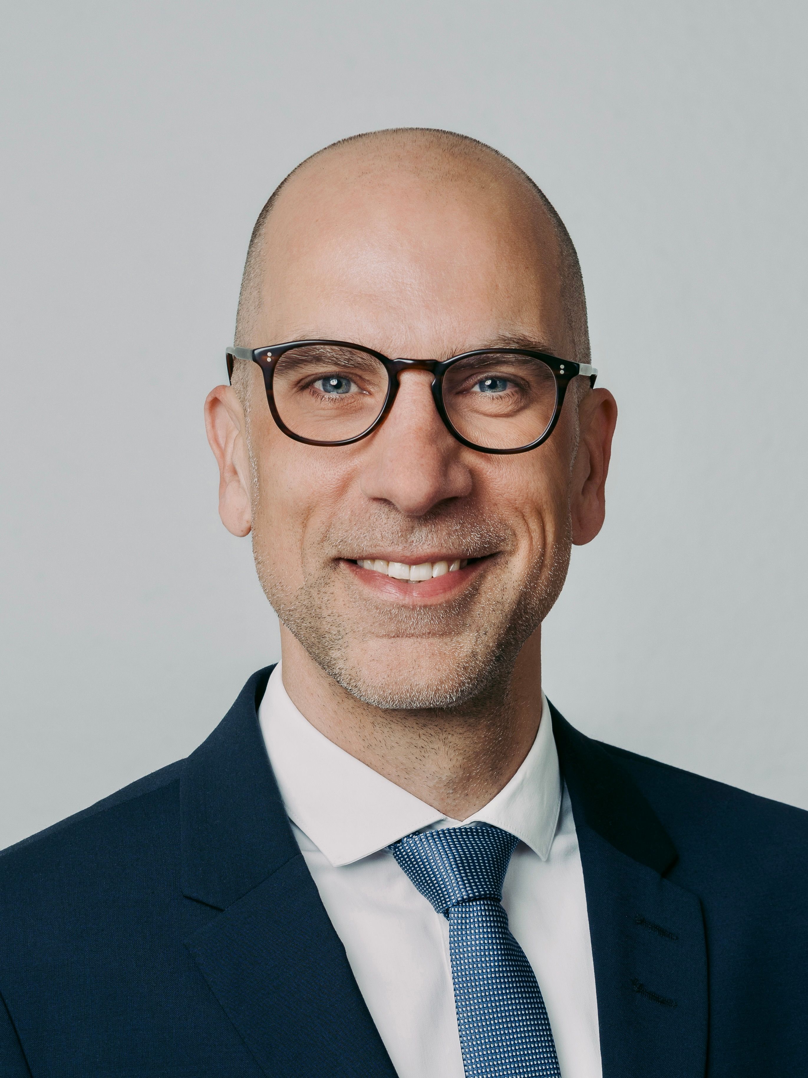 Dr. Deniz Hoffmann