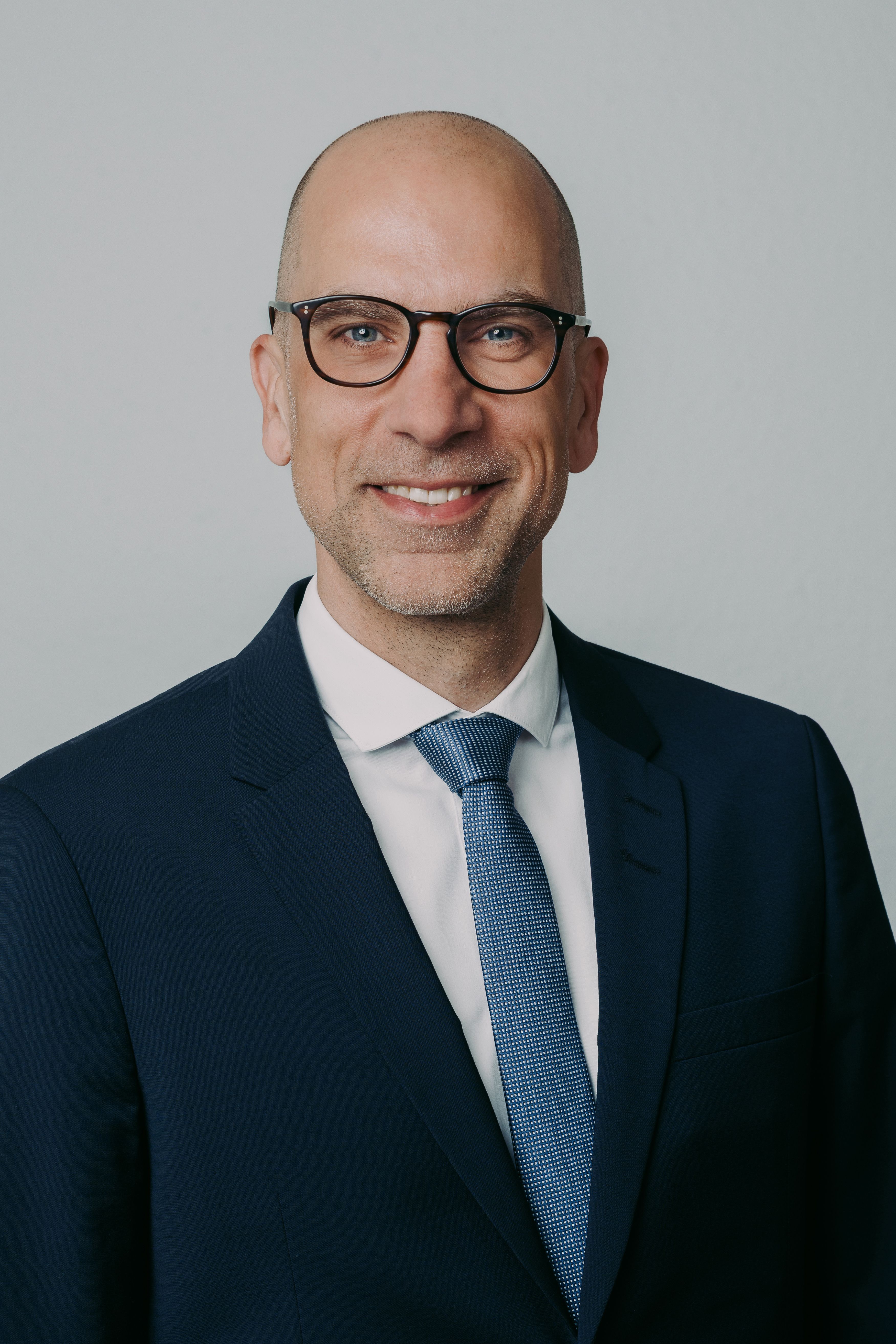 Dr. Deniz Hoffmann